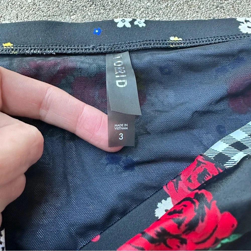 Torrid Black Floral and Gingham Swim Bottoms - Picture 4 of 4